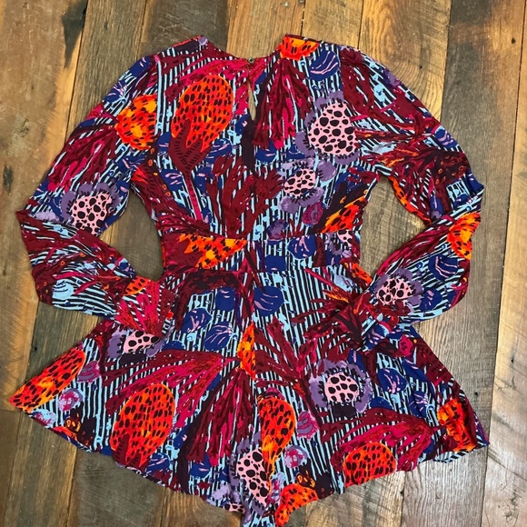 Free People Audrey Long Sleeve V-Neck Romper Red Boho Floral Print Size 2 - Picture 3 of 7